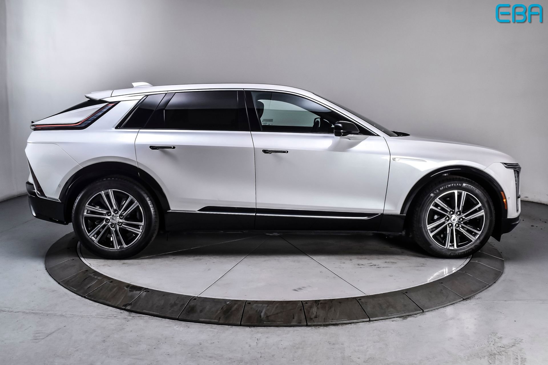 Used 2024 Cadillac Lyriq Luxury RWD image 7