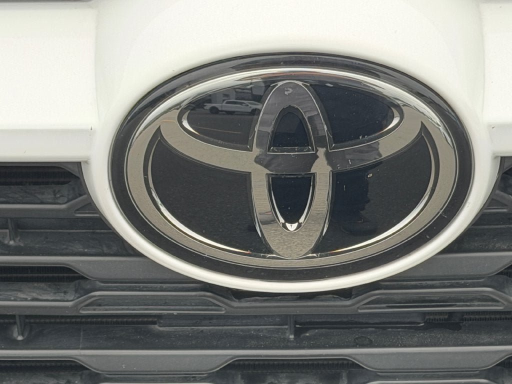 Used 2022 Toyota RAV4 XLE w/ Convenience Package FWD image 34