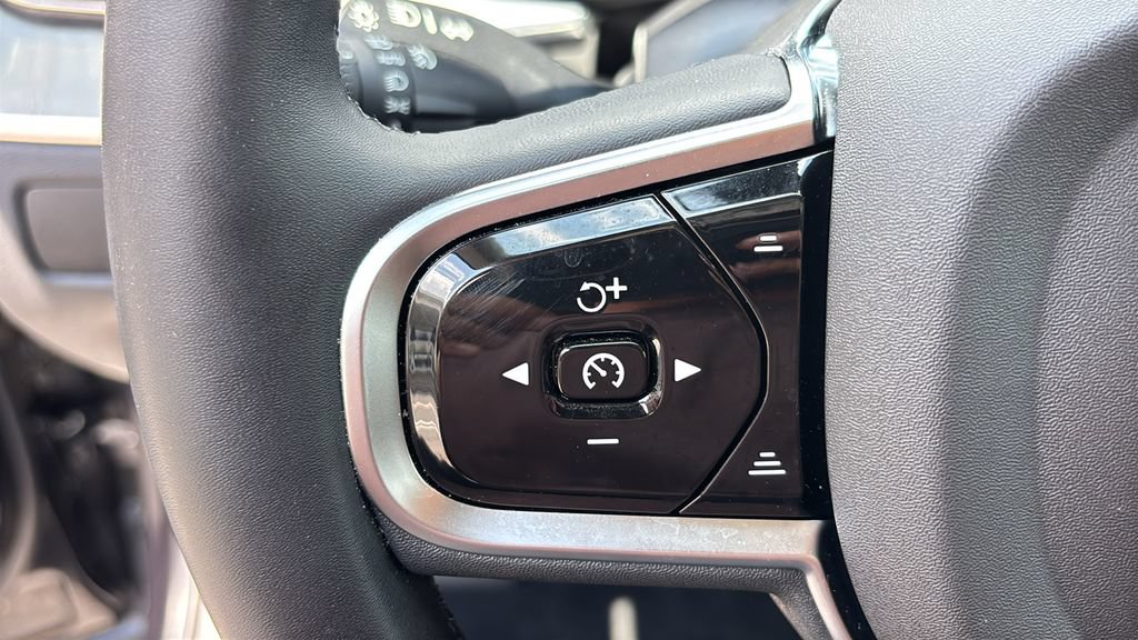 Certified 2025 Volvo XC60 T8 Plus w/ Protection Package Premier AWD/4WD image 16