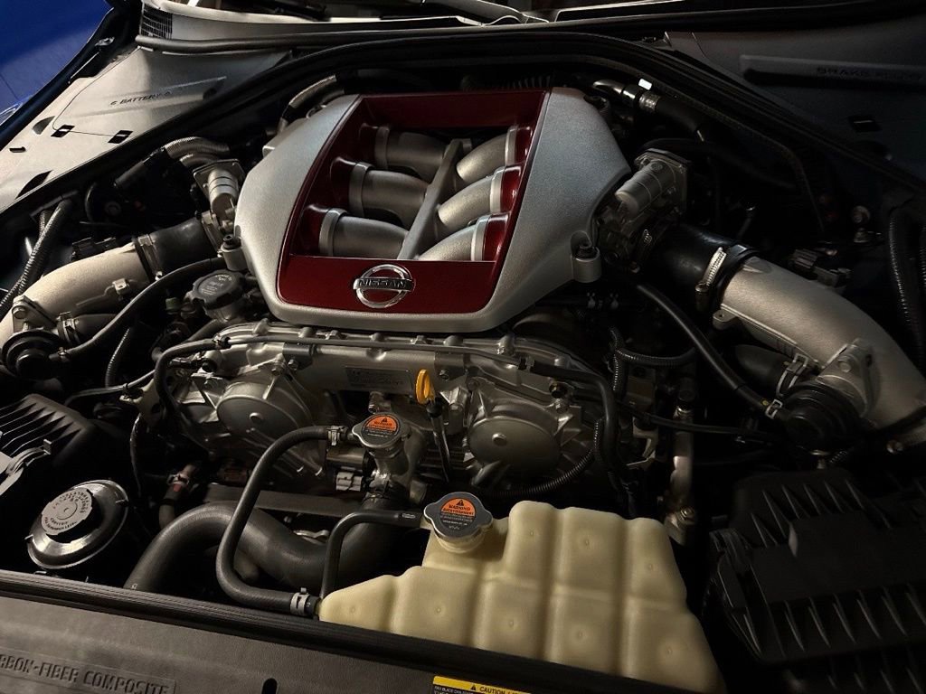 Used 2014 Nissan GT-R Black Edition AWD/4WD image 9