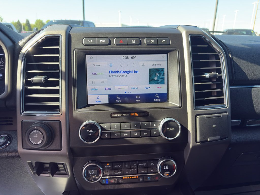 Used 2020 Ford Expedition XLT w/ Equipment Group 202A AWD/4WD image 15