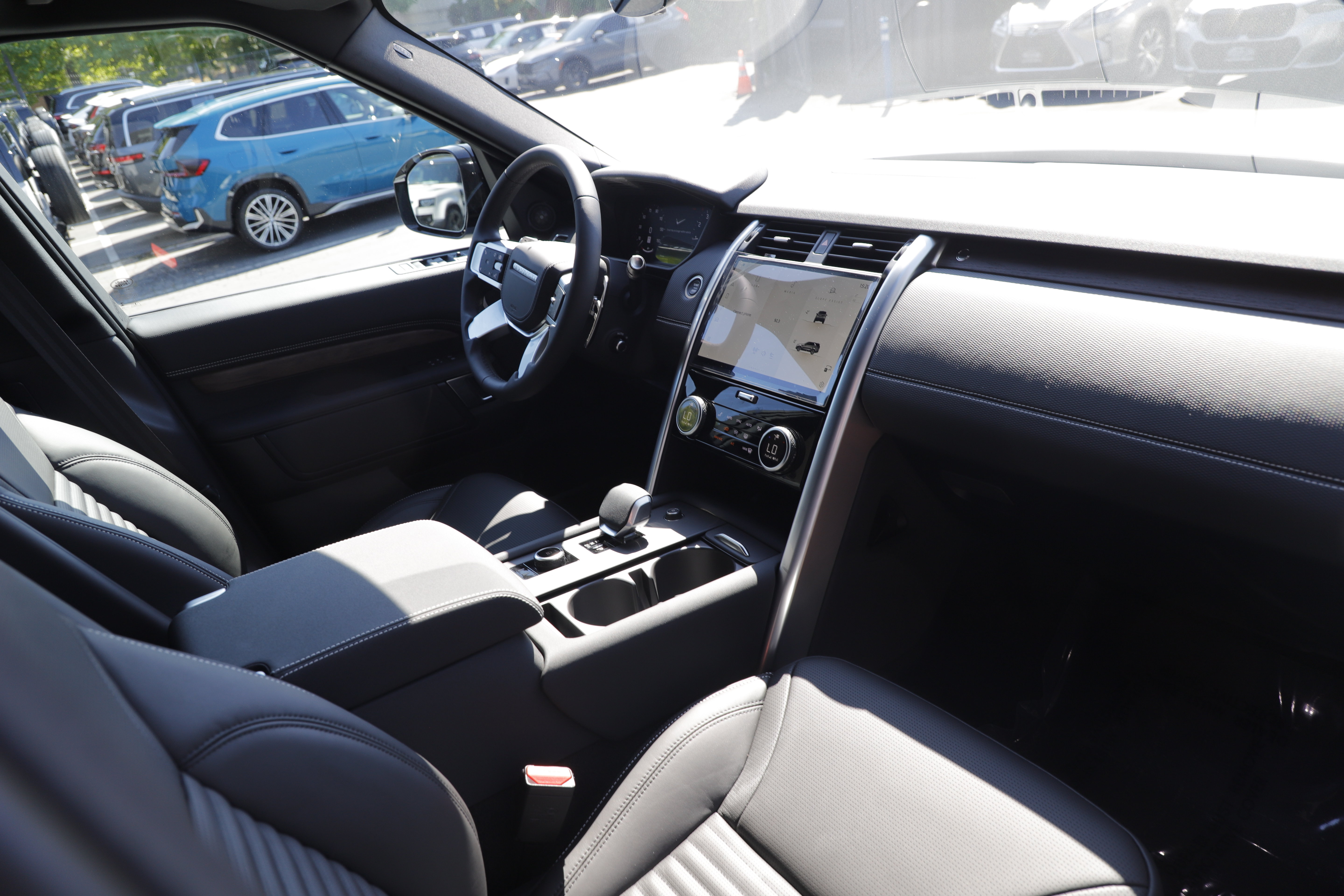 New 2026 Land Rover Discovery Dynamic SE AWD/4WD image 9