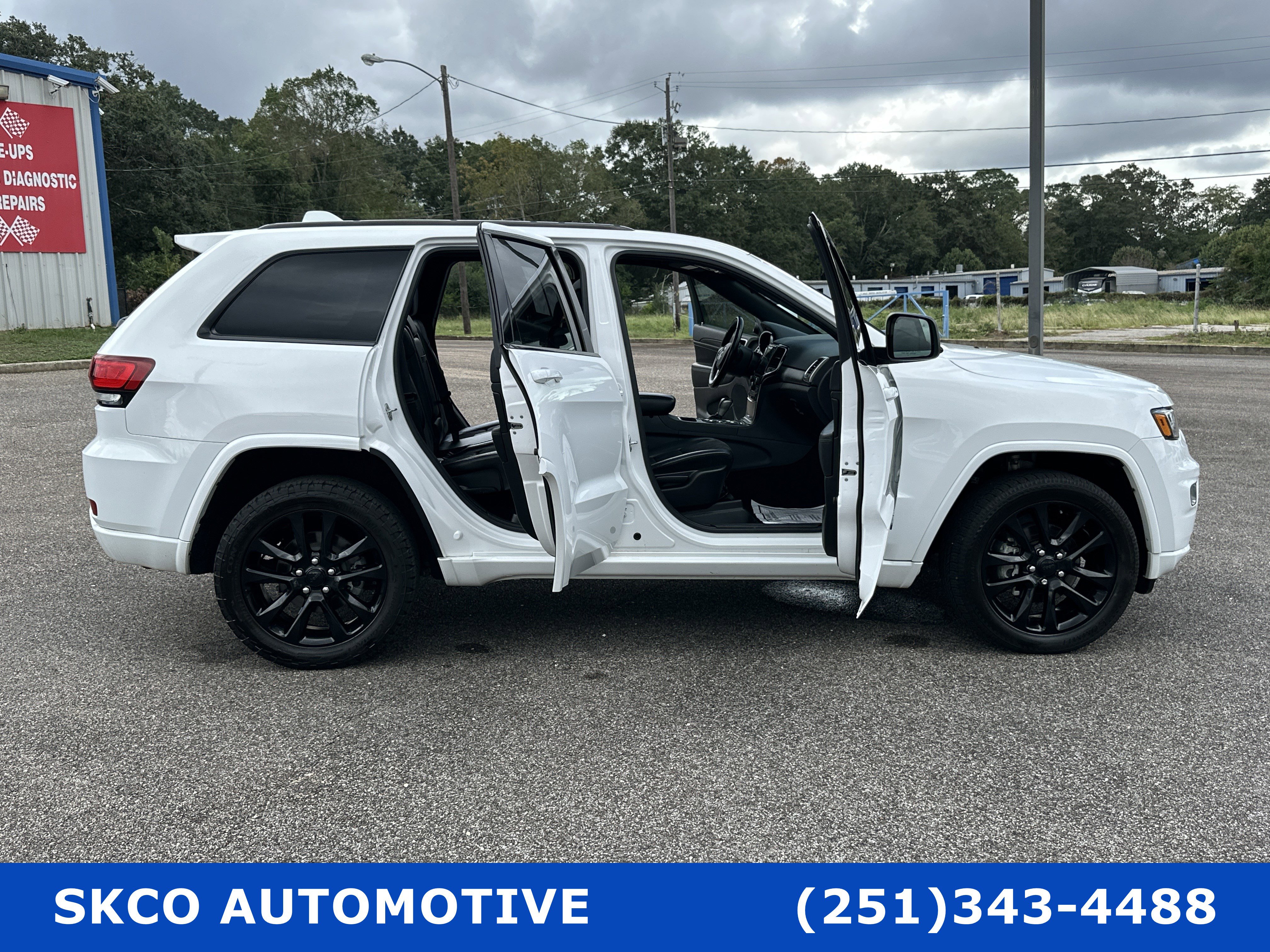 Used 2020 Jeep Grand Cherokee Altitude image 32