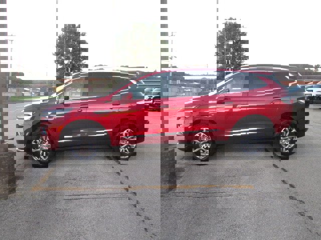 Used 2023 Buick Enclave Essence image 2