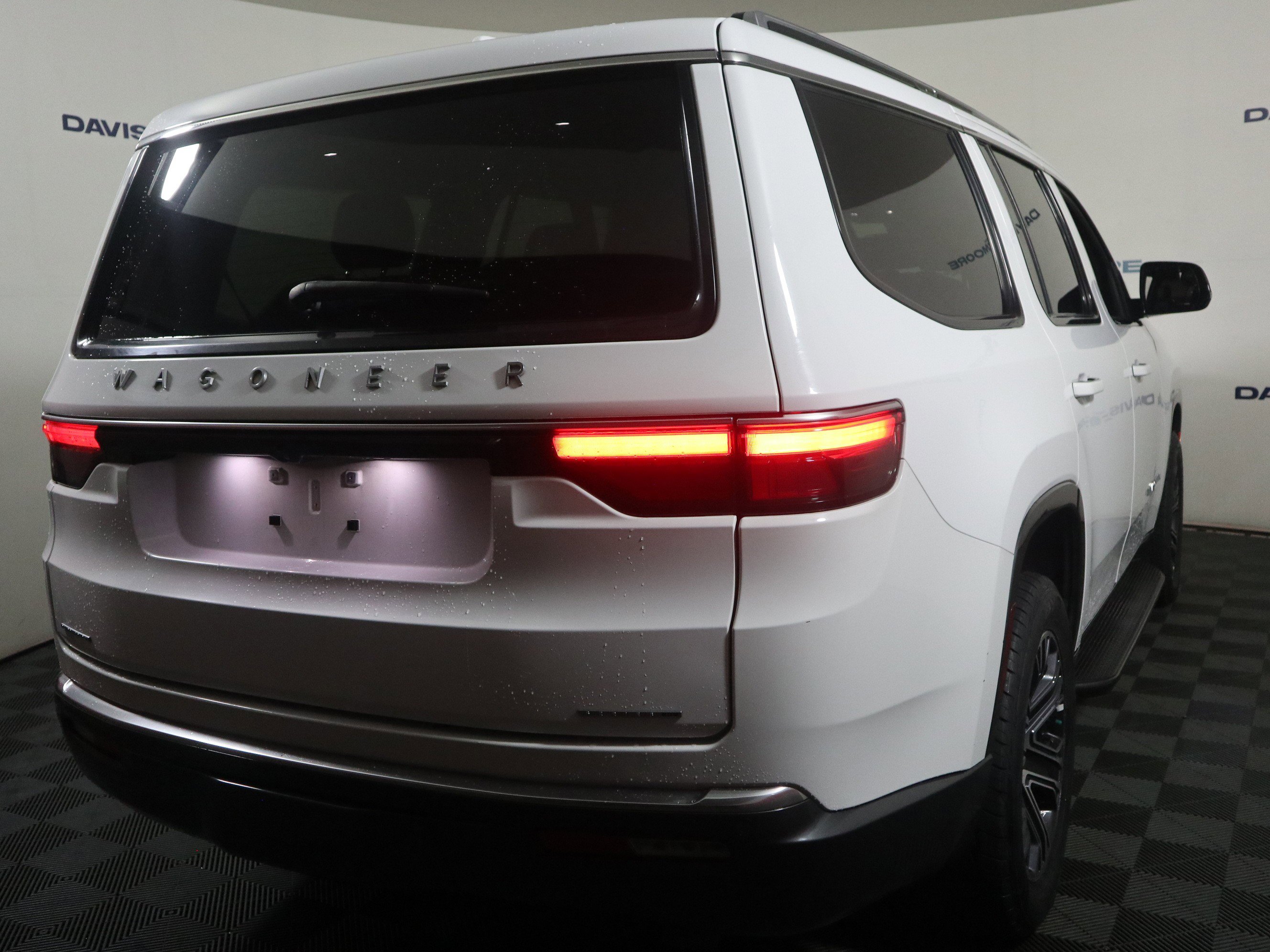 Used 2022 Jeep Wagoneer Series III AWD/4WD image 6