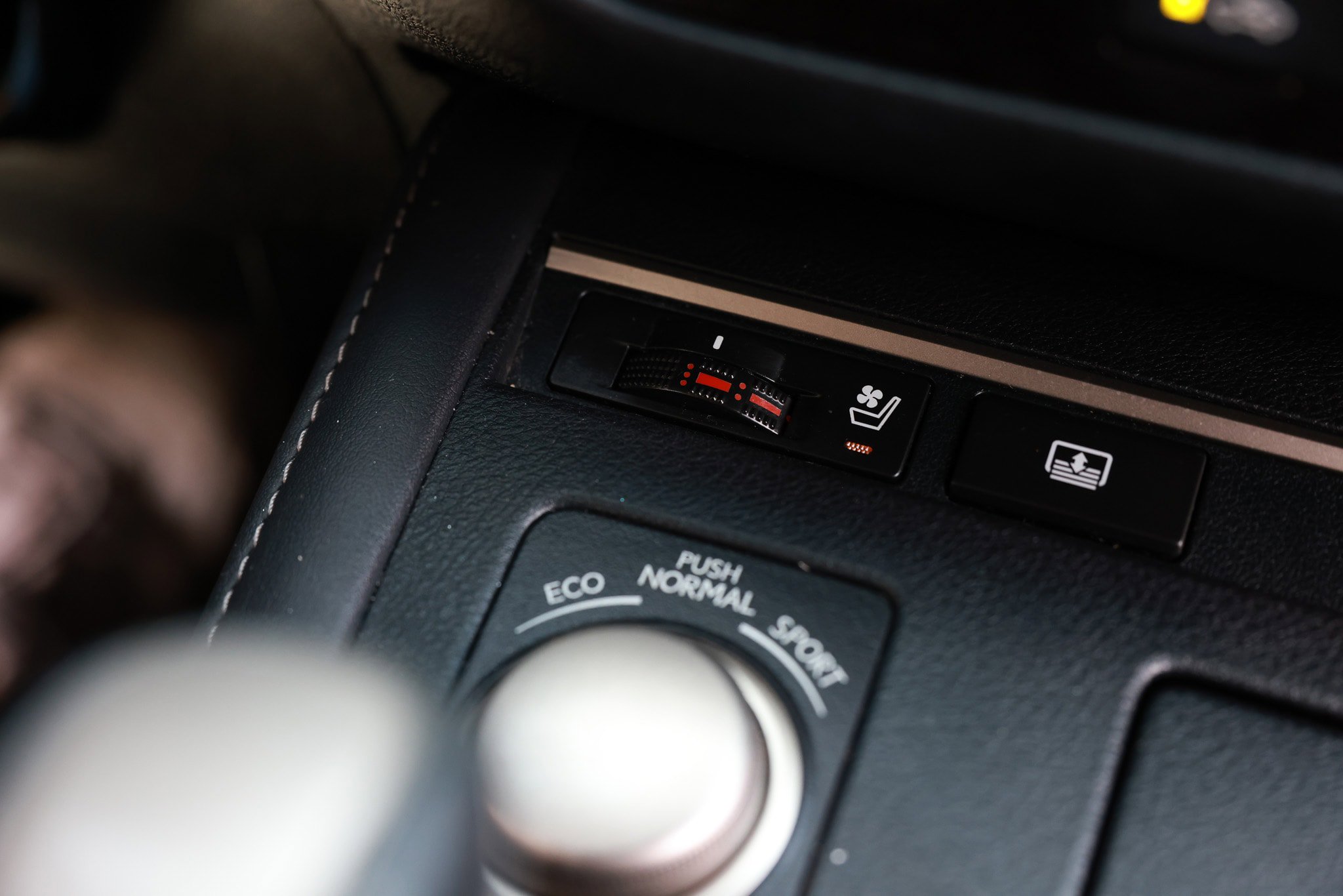 Used 2016 Lexus ES 350 w/ Luxury Package w/Wood Trim FWD image 45