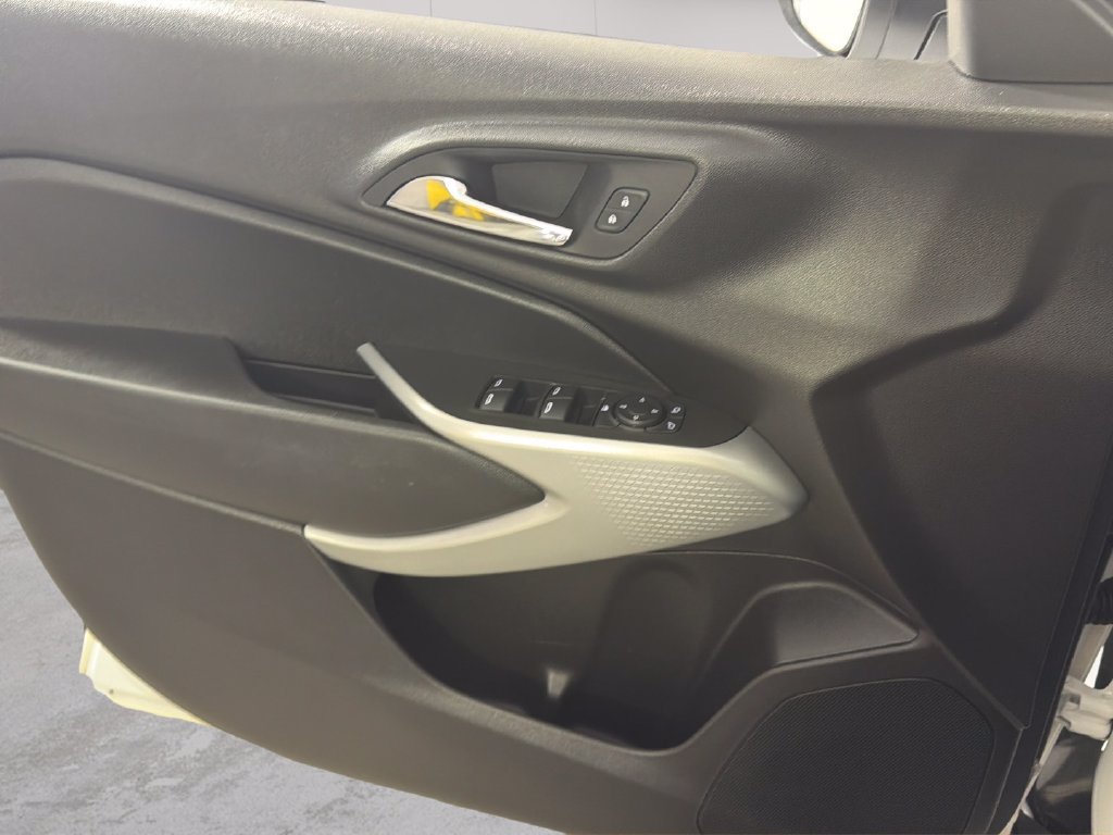 Certified 2024 Chevrolet Trax LS w/ LS Convenience Package FWD image 24