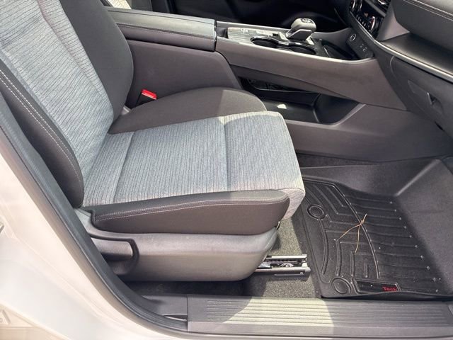 Used 2023 Nissan Rogue SV image 11