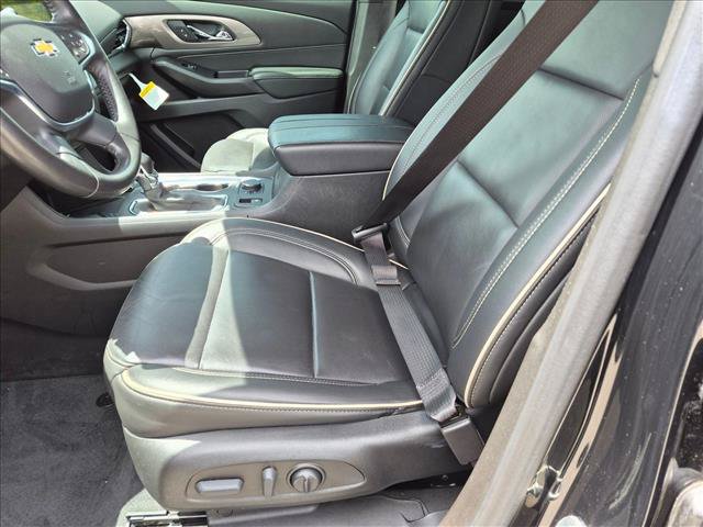 Used 2022 Chevrolet Traverse Premier FWD image 16