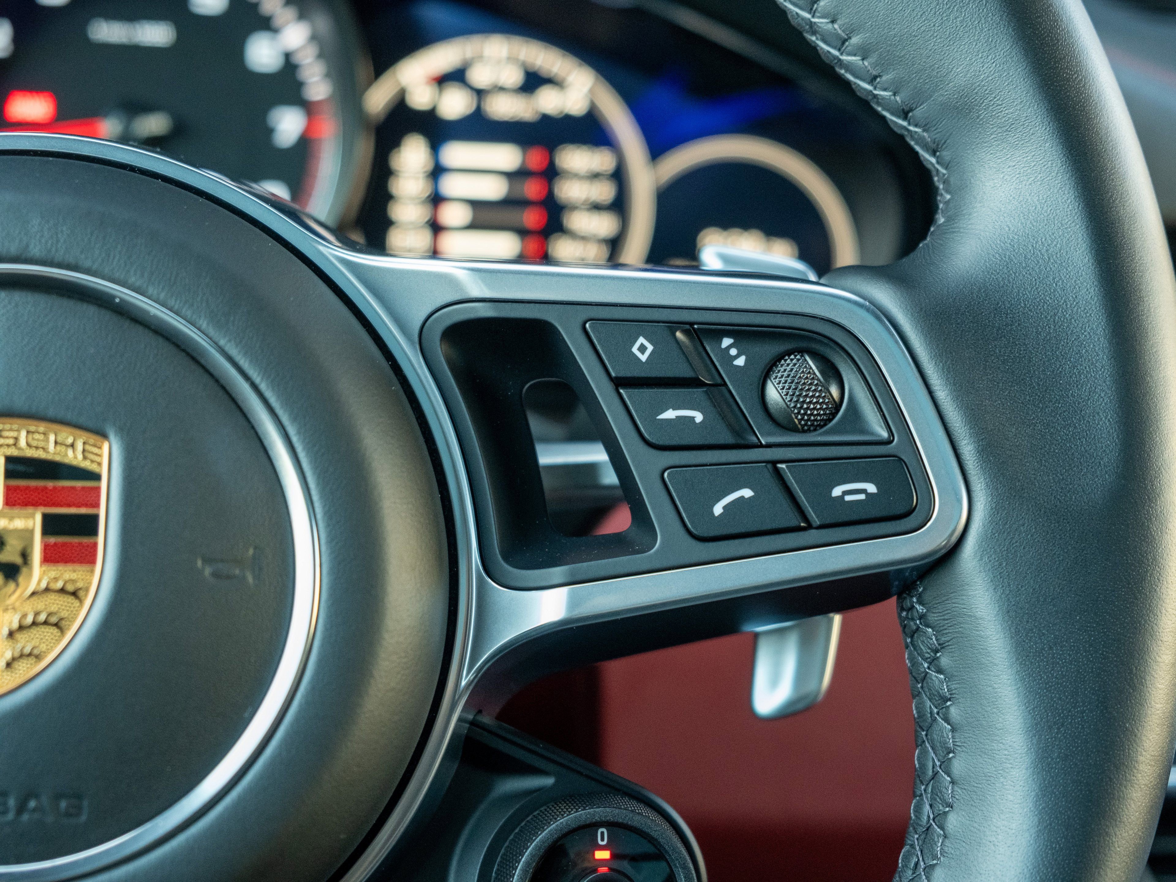 Certified 2022 Porsche Cayenne S Platinum image 31