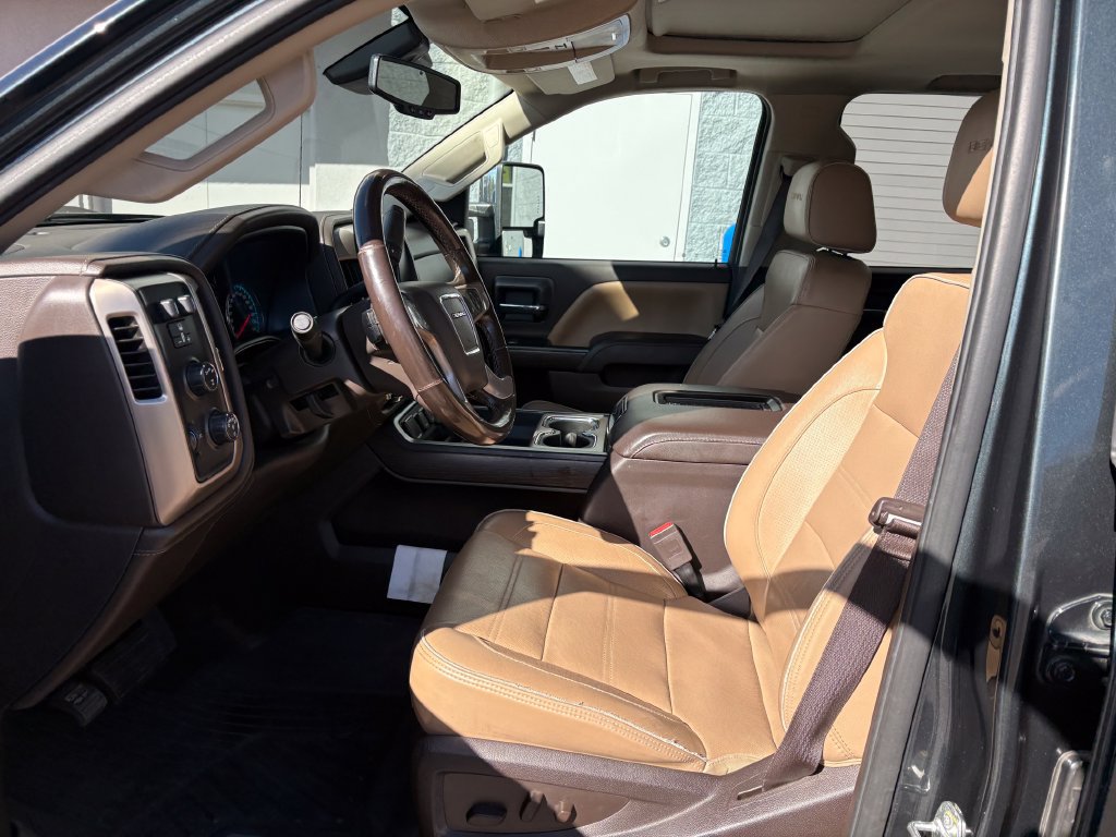 Used 2019 GMC Sierra 2500 Denali w/ Duramax Plus Package AWD/4WD image 16
