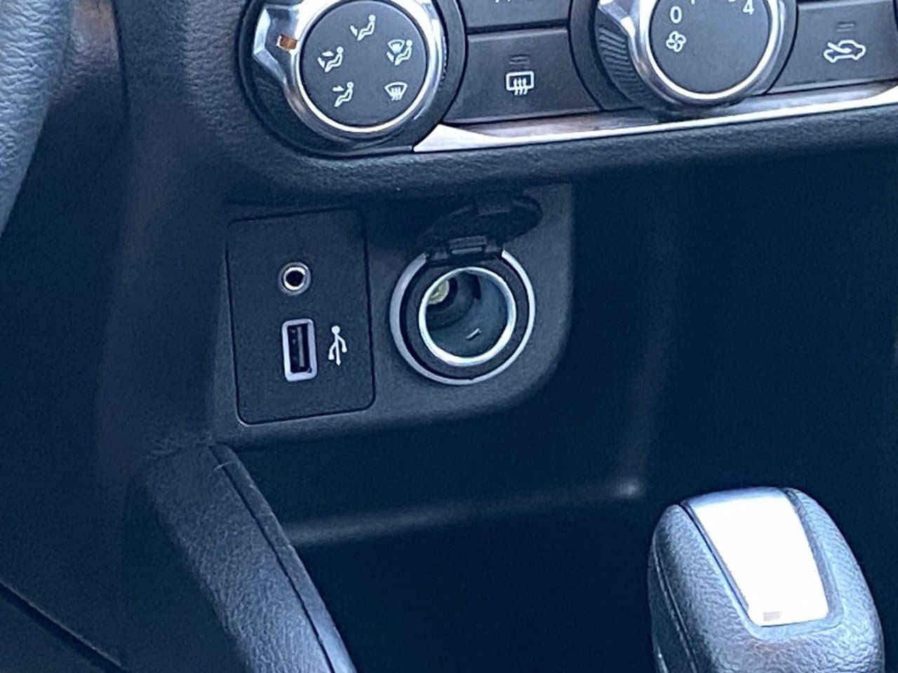 Certified 2025 Nissan Kicks Play S FWD image 21