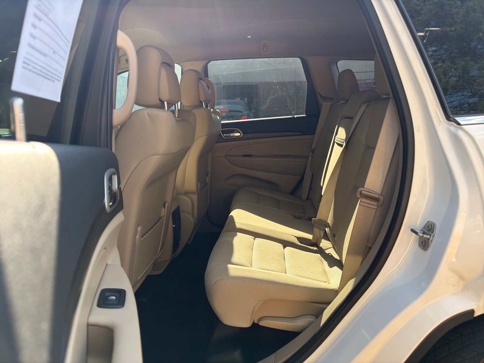Used 2021 Jeep Grand Cherokee Laredo AWD/4WD image 23