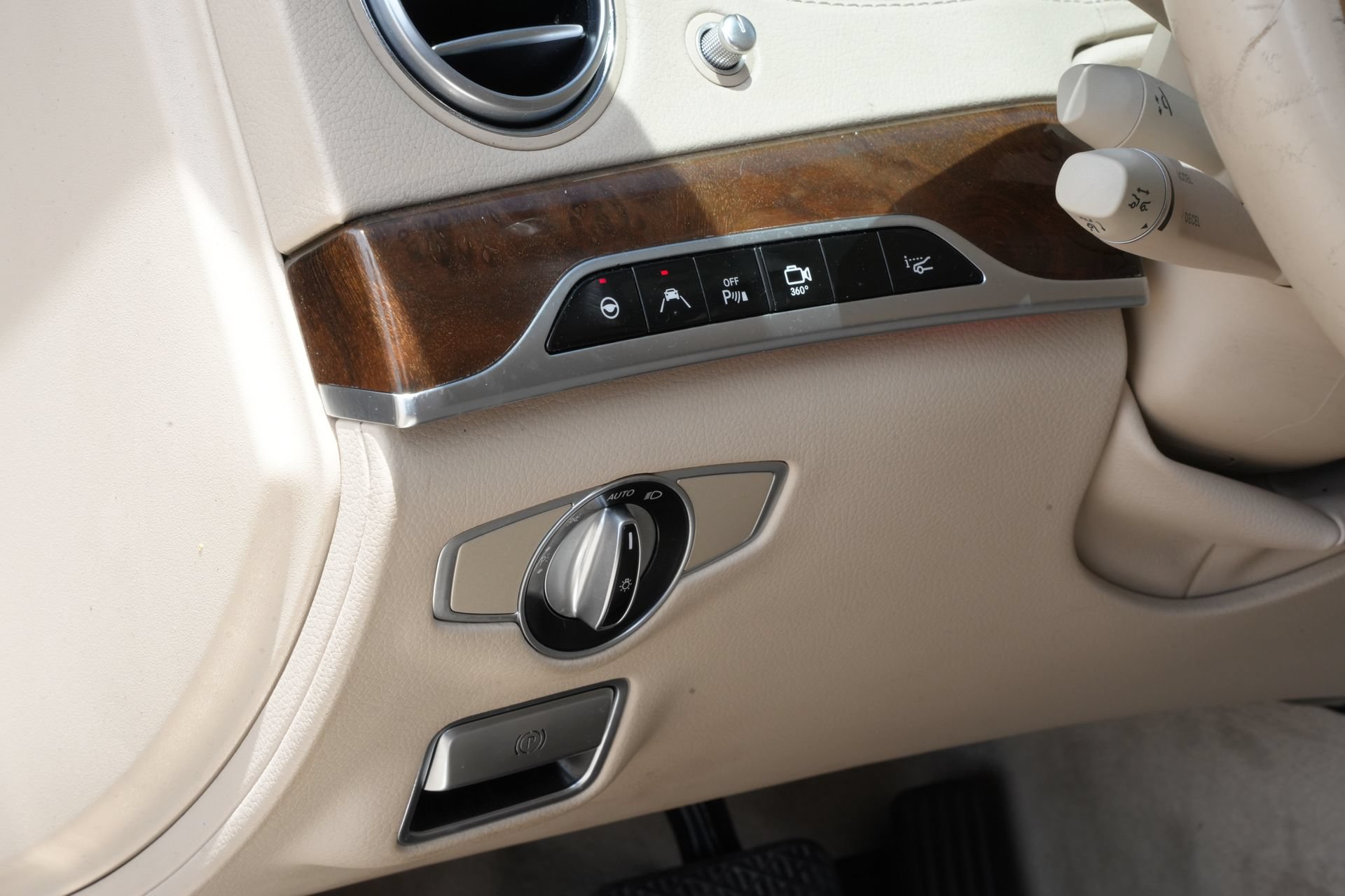 Used 2017 Mercedes-Benz S 550 Sedan image 17