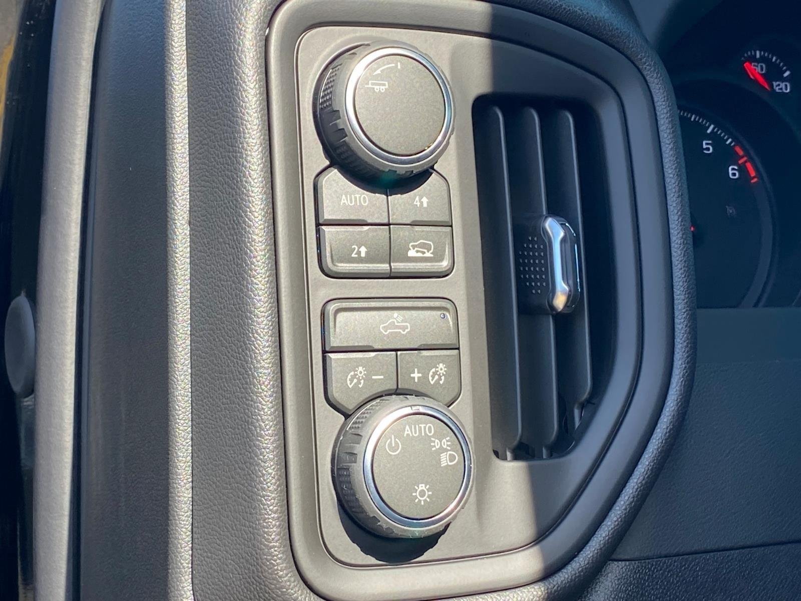 New 2026 Chevrolet Silverado 1500 Custom w/ LPO, Dark Essentials Package AWD/4WD image 16