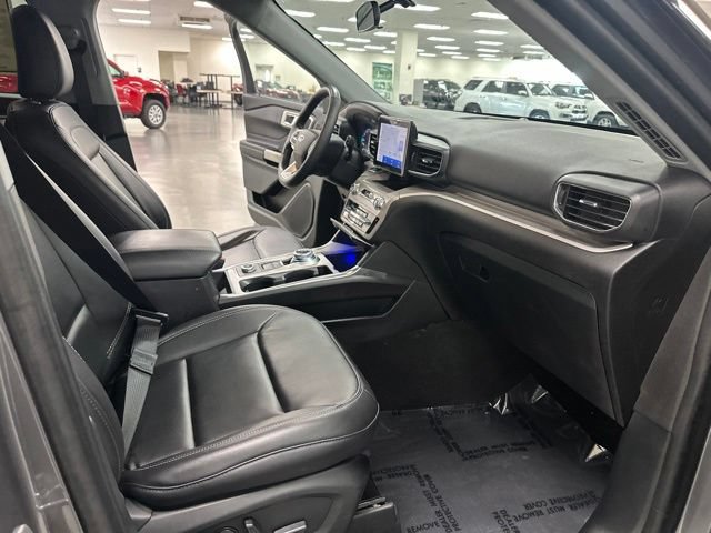 Used 2023 Ford Explorer XLT w/ Equipment Group 202A AWD/4WD image 25