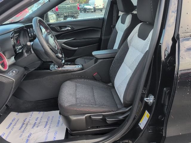 Used 2024 Chevrolet Trax RS FWD image 18