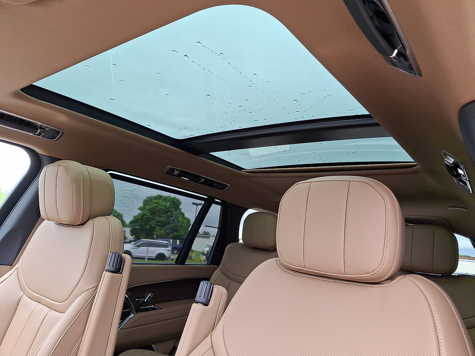 New 2026 Land Rover Range Rover Long Wheelbase SE AWD/4WD image 5