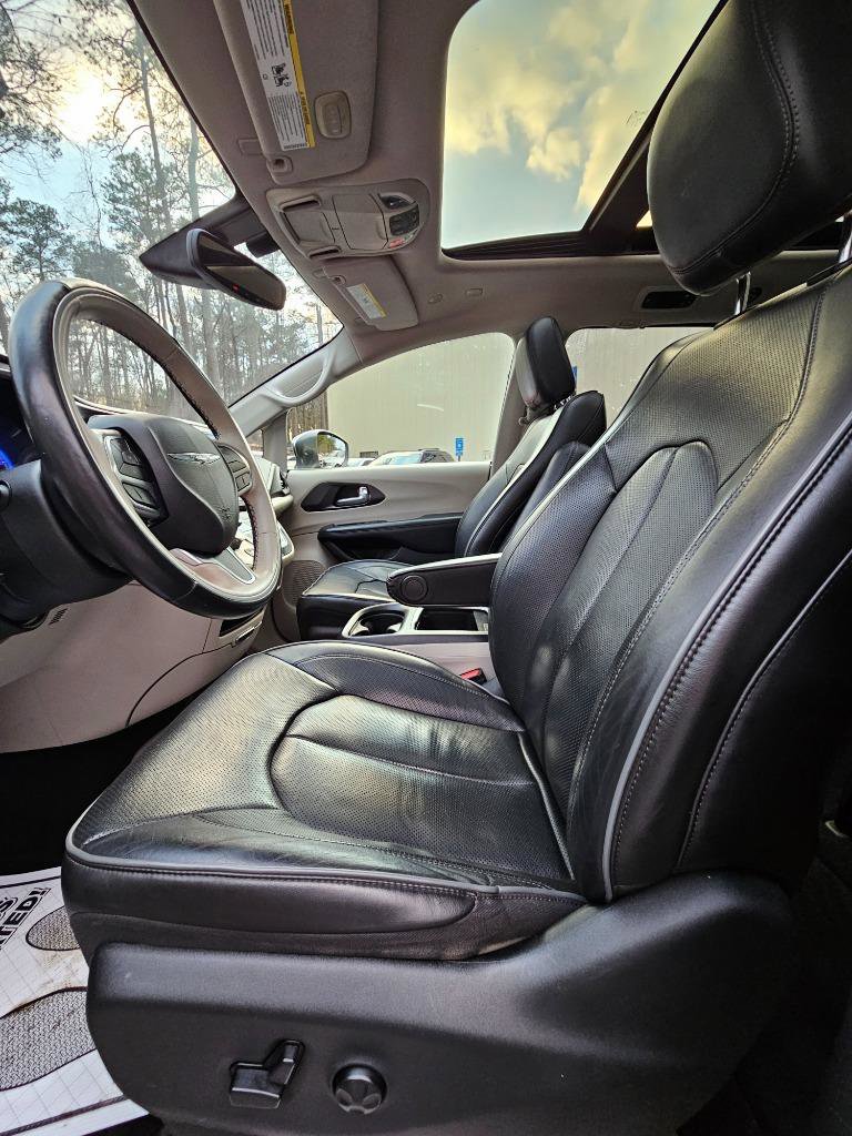 Used 2020 Chrysler Pacifica Limited image 22