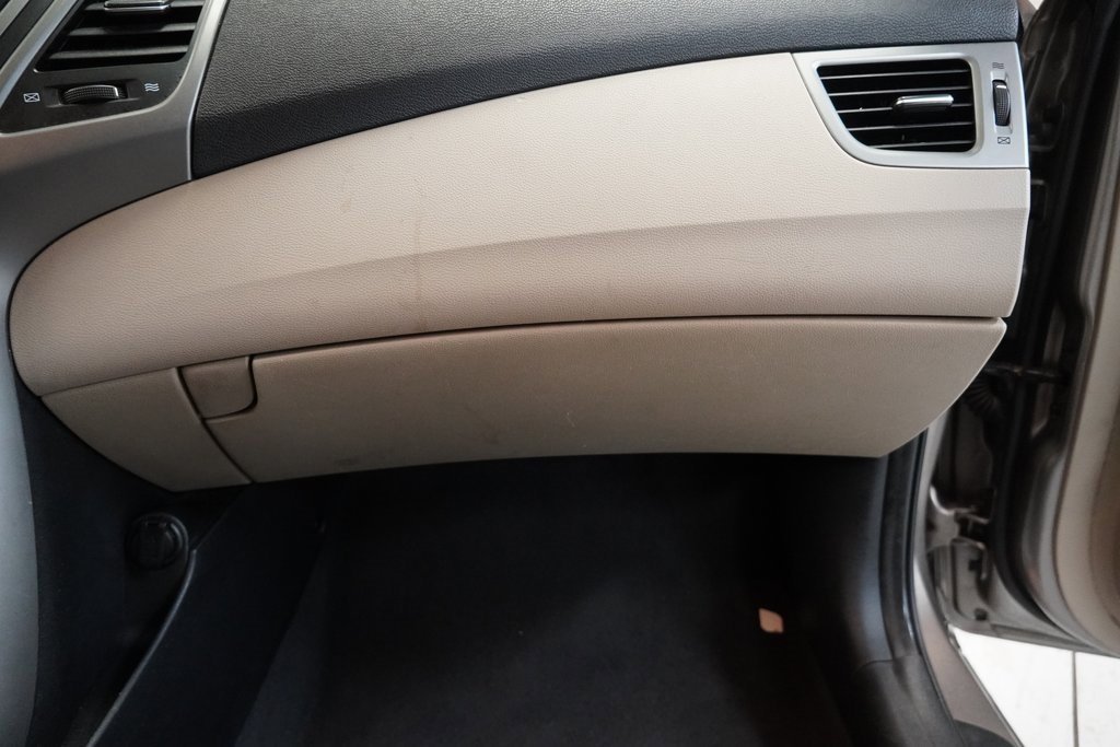 Used 2015 Hyundai Elantra SE image 32