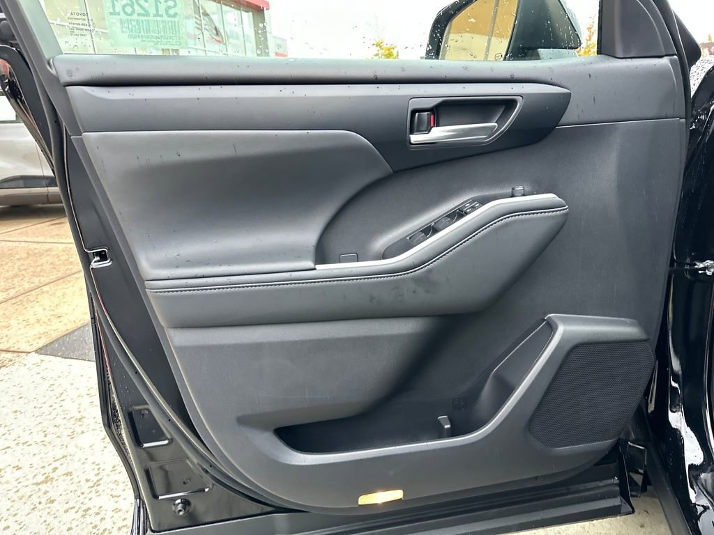 New 2025 Toyota Highlander XSE image 11