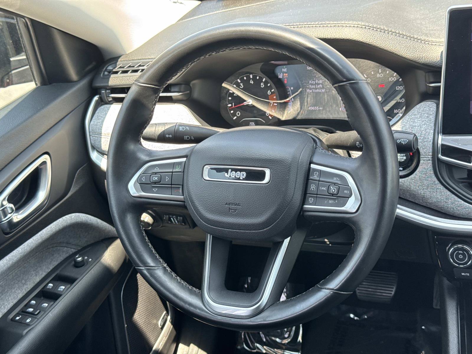 Used 2022 Jeep Compass Latitude w/ Sun and Sound Group AWD/4WD image 7