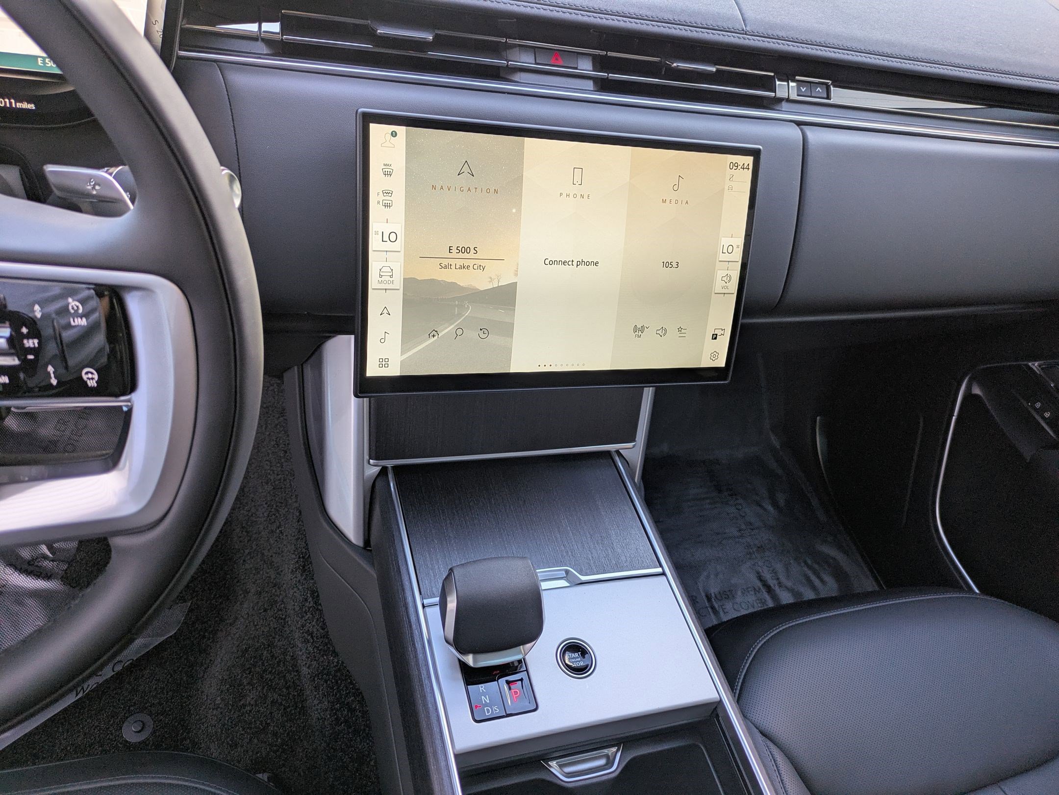 New 2025 Land Rover Range Rover SE image 12