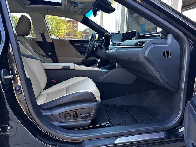 Used 2021 Lexus ES 300h w/ Premium Package image 18