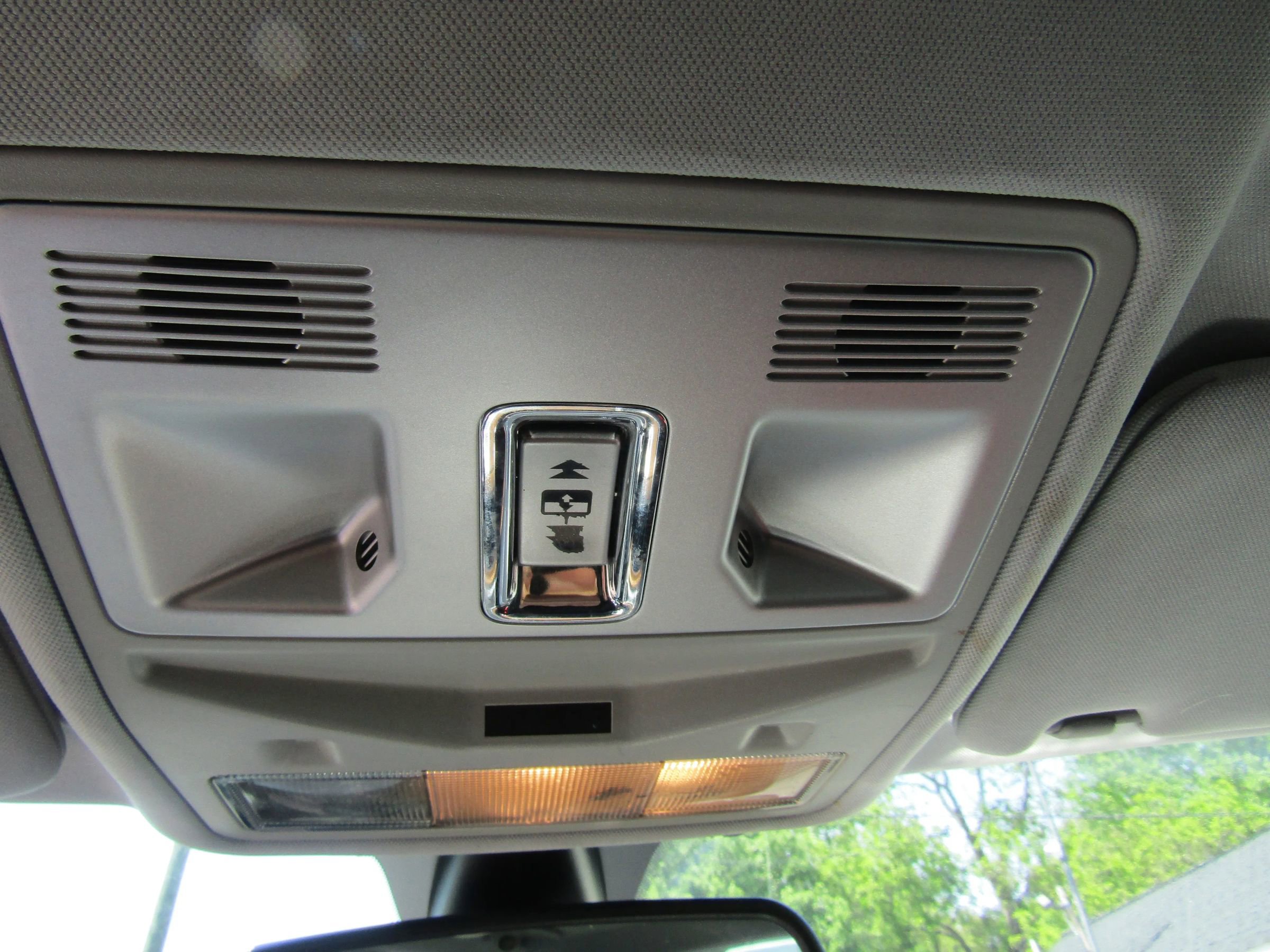 Used 2014 Jaguar XF RWD image 26