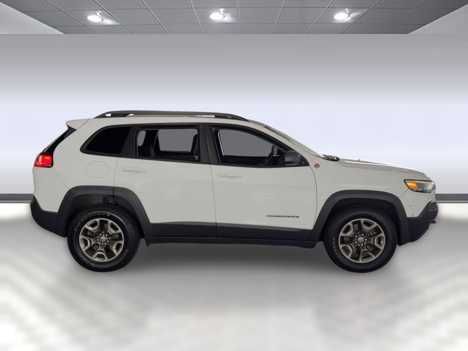 Used 2019 Jeep Cherokee Trailhawk AWD/4WD image 8