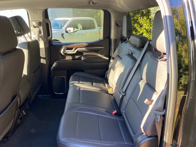 Used 2025 GMC Sierra 1500 SLT AWD/4WD image 9