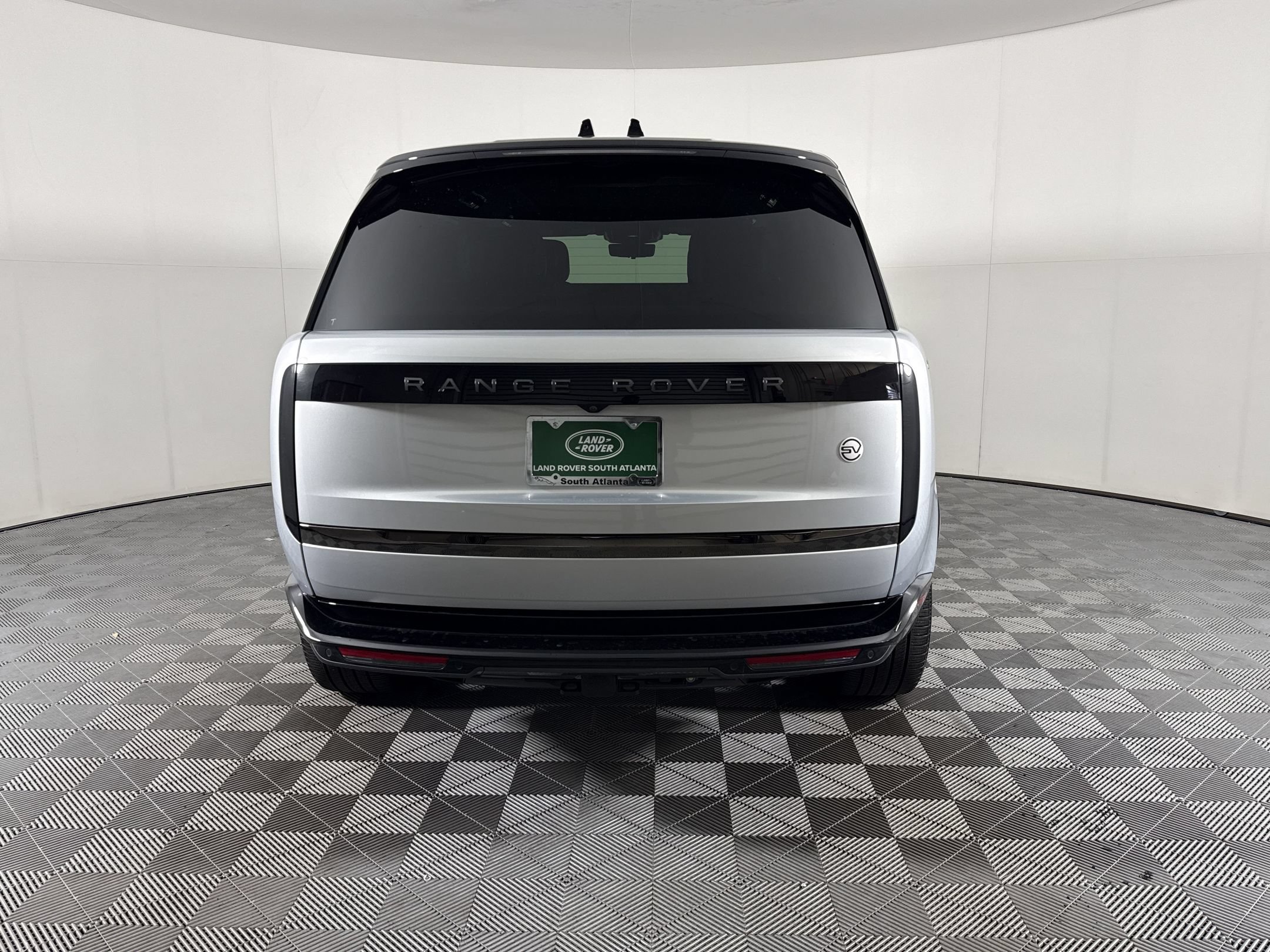 Used 2025 Land Rover Range Rover SV AWD/4WD image 10