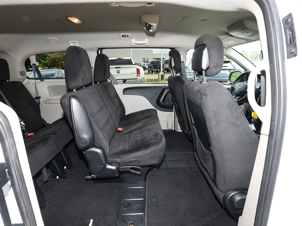 Used 2017 Dodge Grand Caravan SE FWD image 21