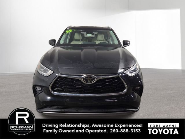 Used 2022 Toyota Highlander Platinum AWD/4WD image 3