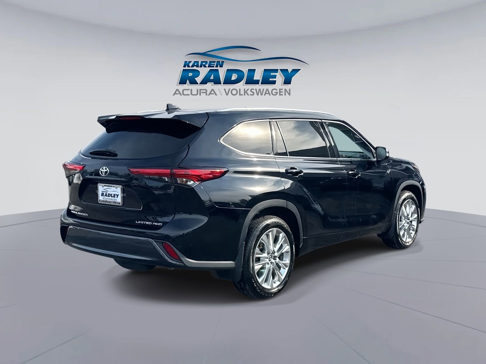Used 2020 Toyota Highlander Limited image 2