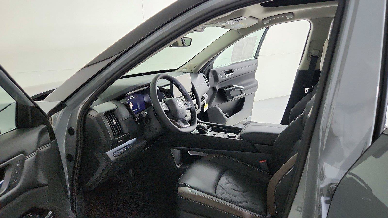 New 2026 Nissan Pathfinder Platinum AWD/4WD image 16