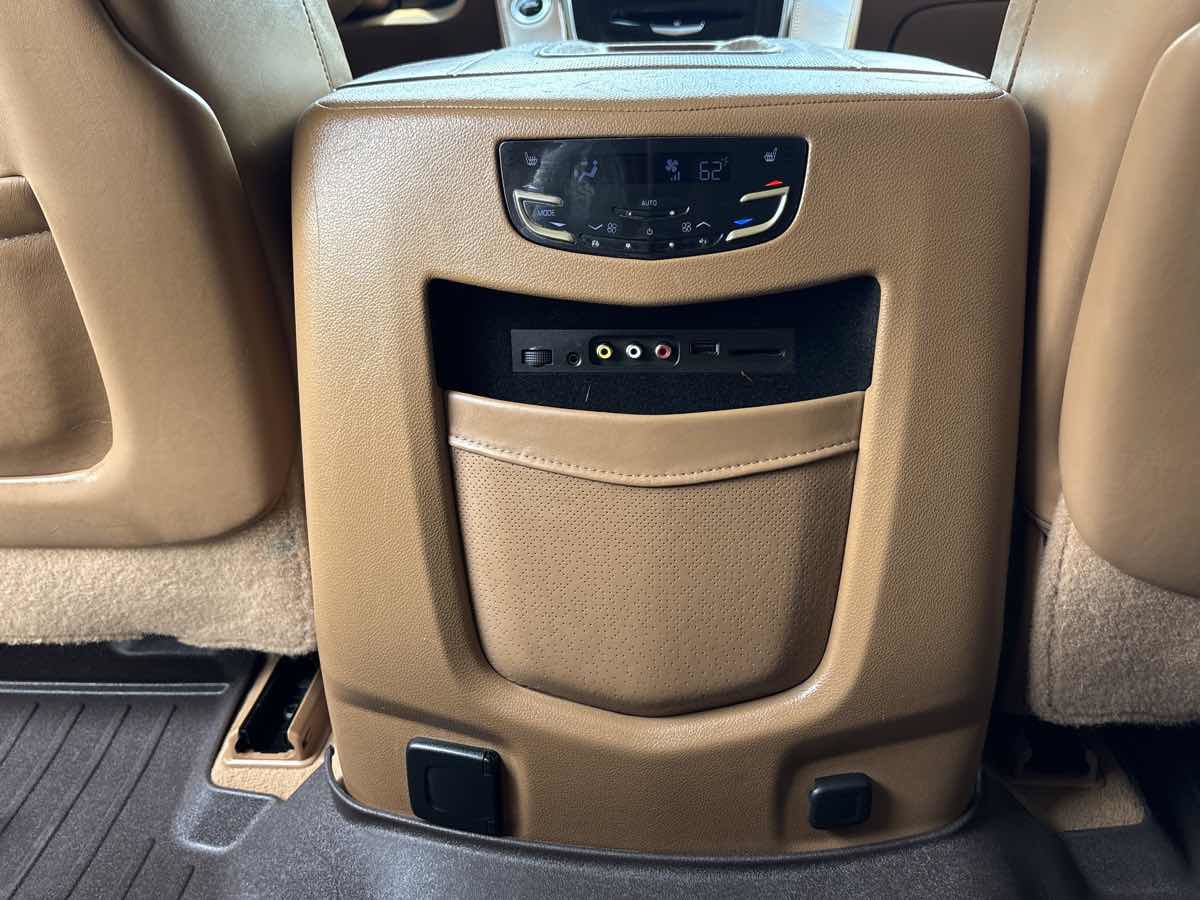 Used 2016 Cadillac Escalade Platinum AWD/4WD image 16