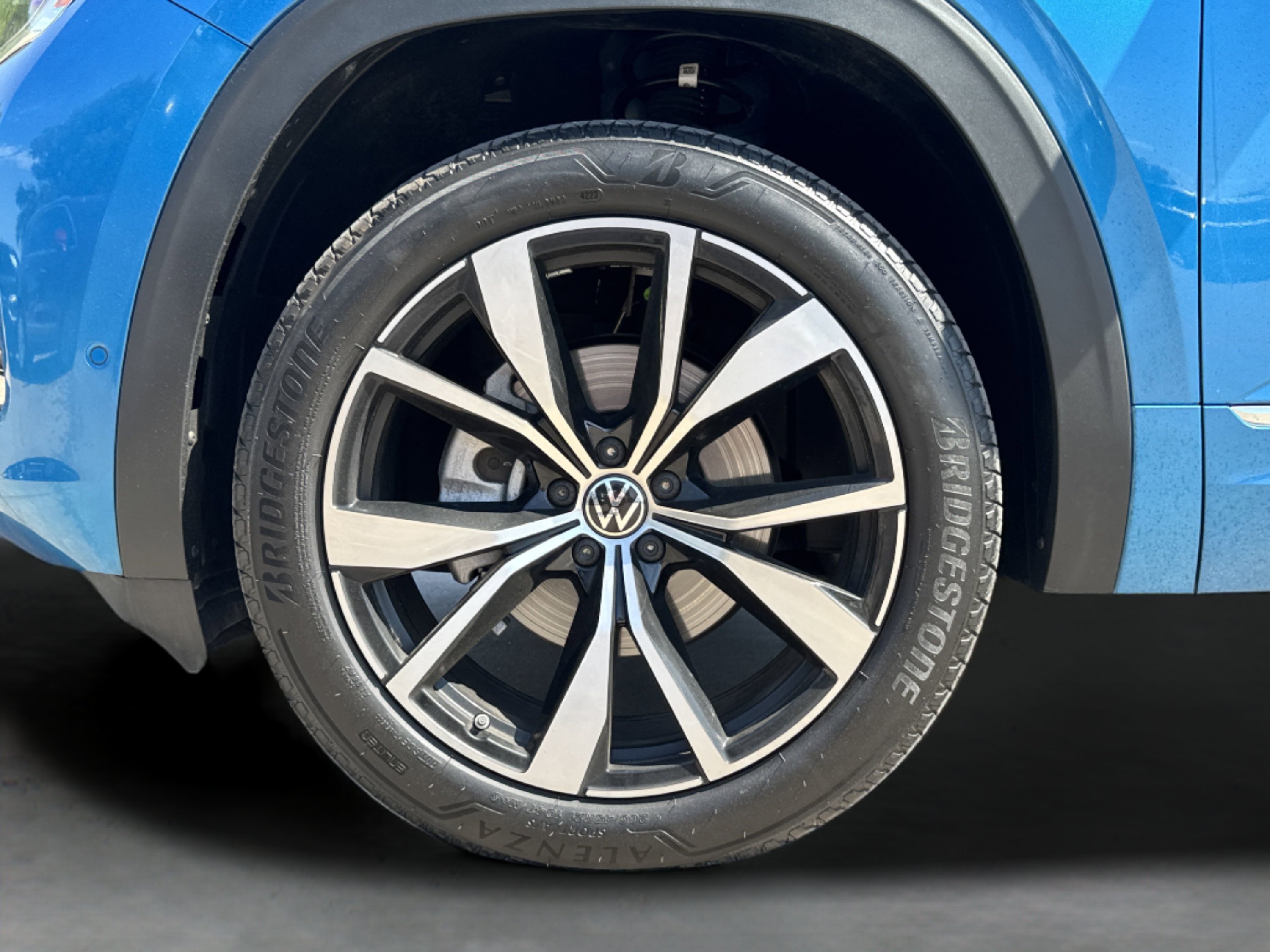 Used 2024 Volkswagen Atlas Cross Sport SEL Premium R-Line AWD/4WD image 3