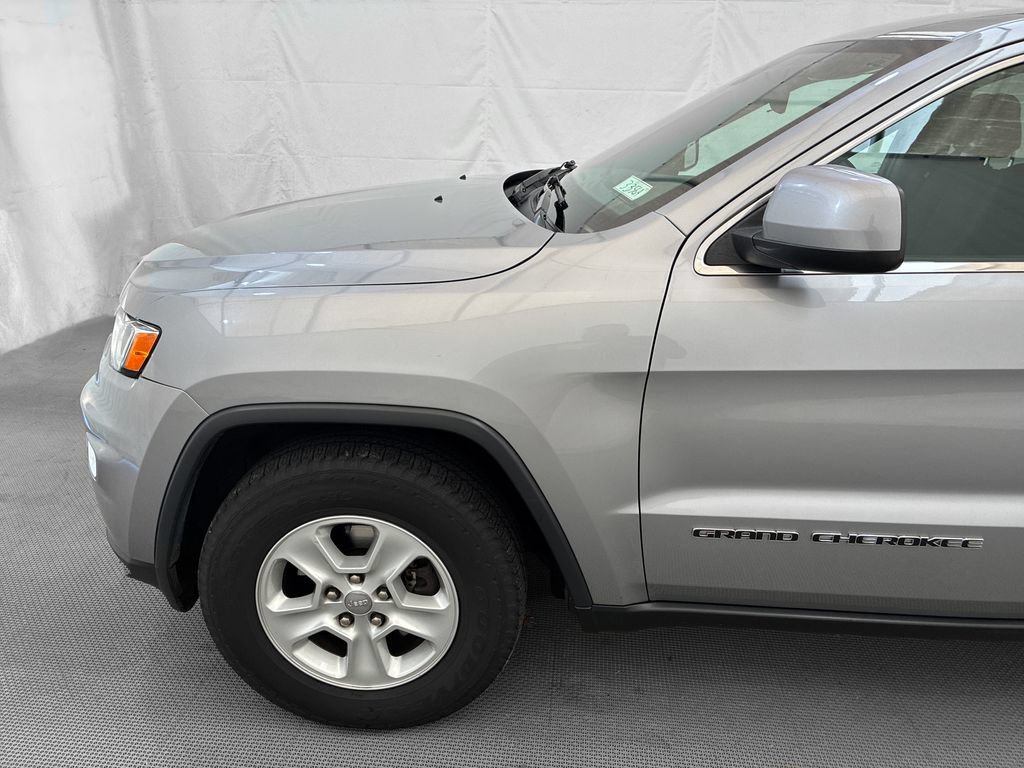Used 2017 Jeep Grand Cherokee Laredo w/ Quick Order Package 23E AWD/4WD image 3