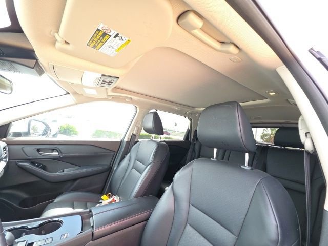 Used 2023 Nissan Rogue SV w/ SV Premium B Package image 14