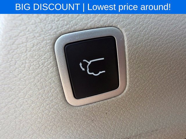 Used 2022 Chrysler Voyager LX FWD image 14