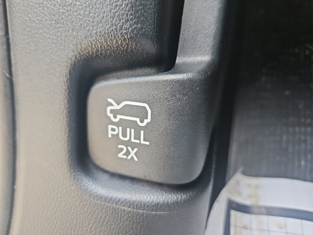 Used 2022 Ford Explorer XLT w/ Equipment Group 202A RWD image 24
