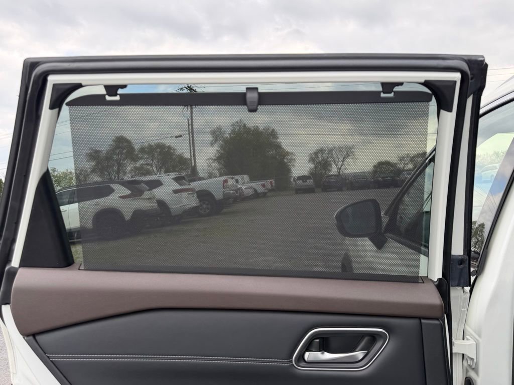 Used 2023 Nissan Rogue Platinum w/ Platinum Premium Package image 17