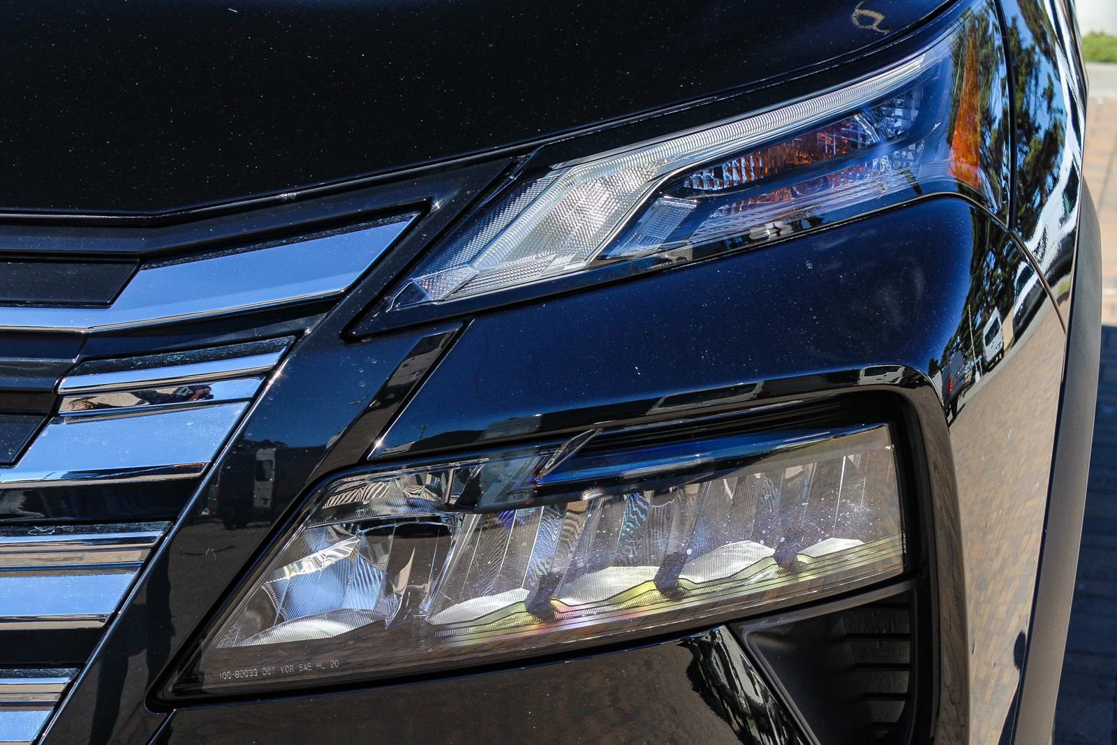 Used 2025 Nissan Rogue SV FWD image 4