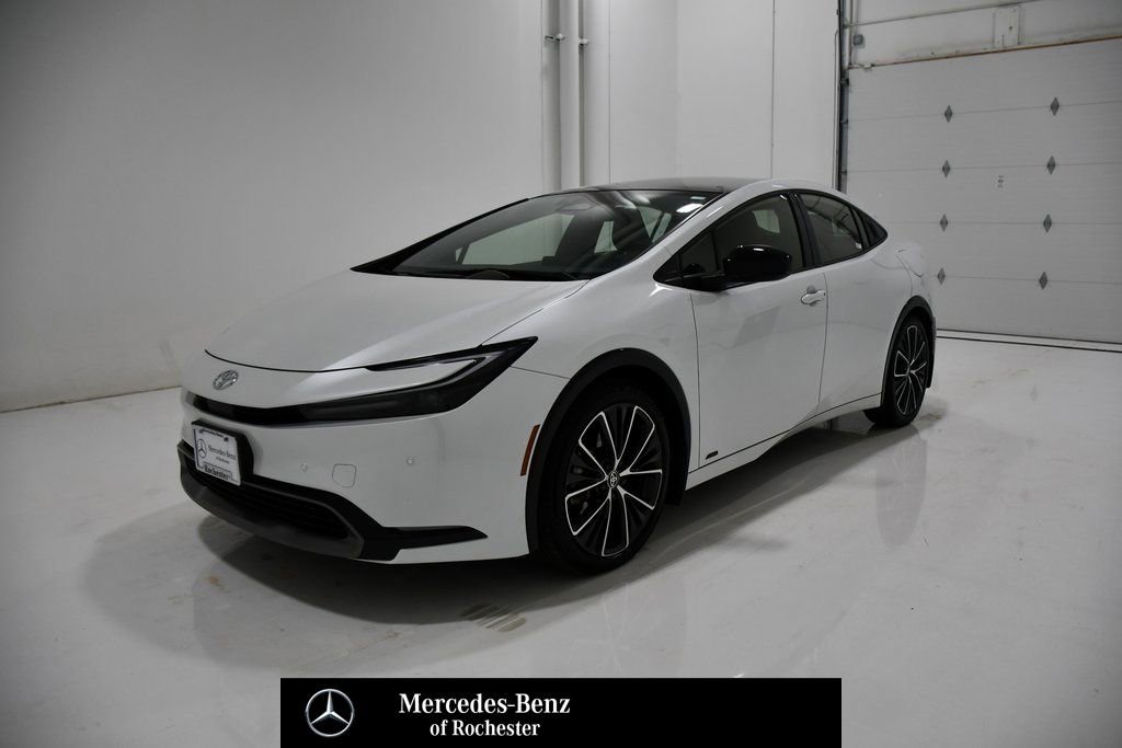 Used 2024 Toyota Prius XLE image 1