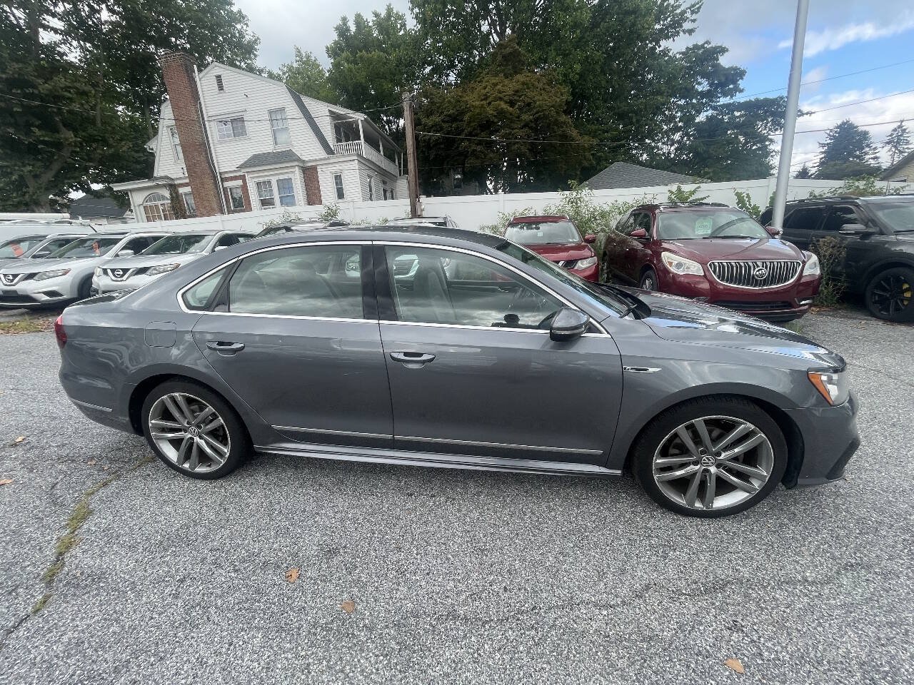 Used 2017 Volkswagen Passat 1.8T R-Line FWD image 4