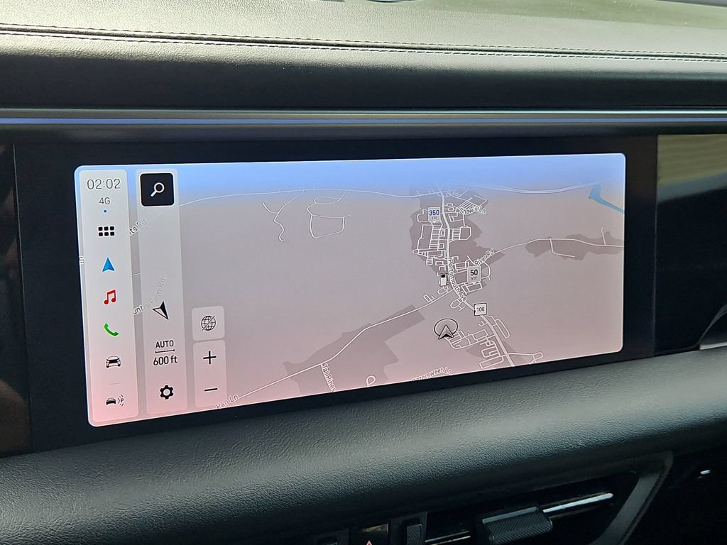 Certified 2025 Porsche Macan 4S Electric AWD/4WD image 18
