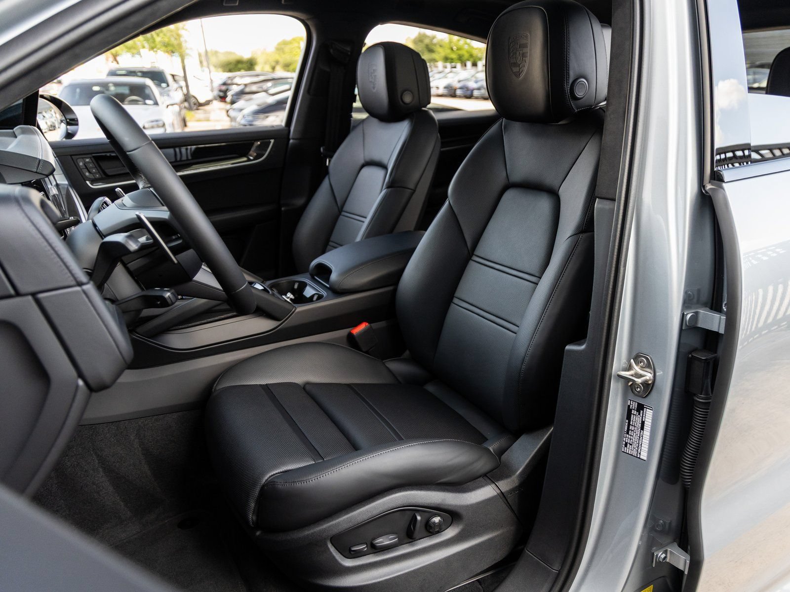 Certified 2025 Porsche Cayenne S AWD/4WD image 5