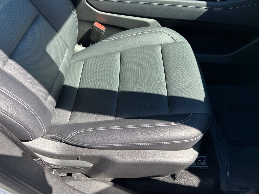 Used 2025 Chevrolet Traverse LT FWD image 41