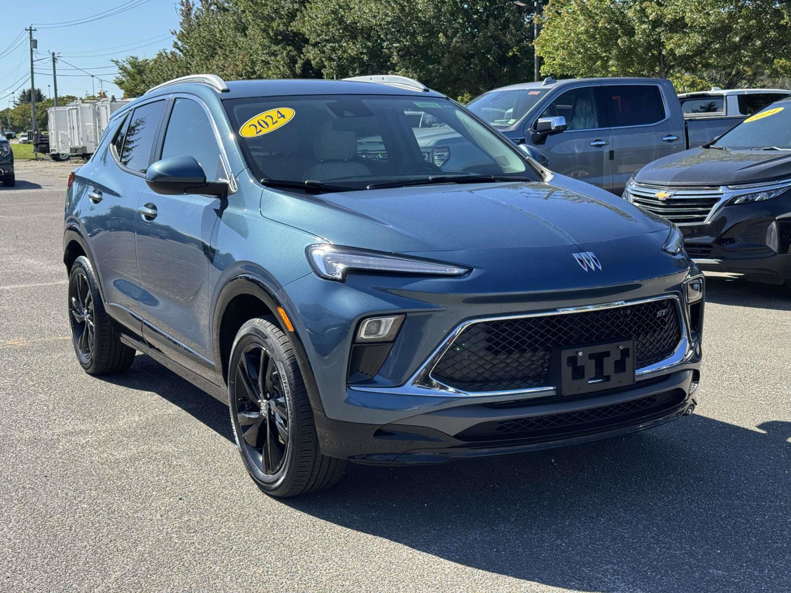 Used 2024 Buick Encore GX Sport Touring AWD/4WD image 2